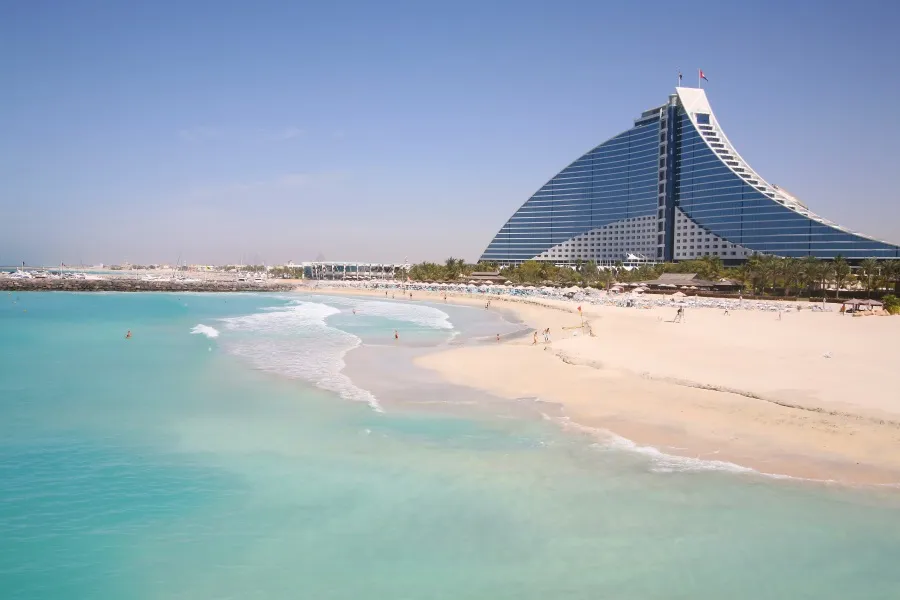 Jumeirah-beach_Dubai_shutterstock_3433453