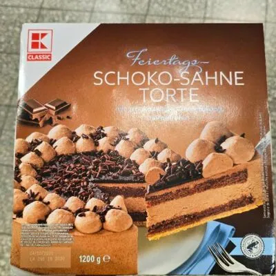 K Classic Feiertags-Schoko-Sahne-Torte von Kaufland, ein beliebter deutscher Klassiker für festliche Anlässe, mit reichhaltiger Schokolade und luftiger Sahne.