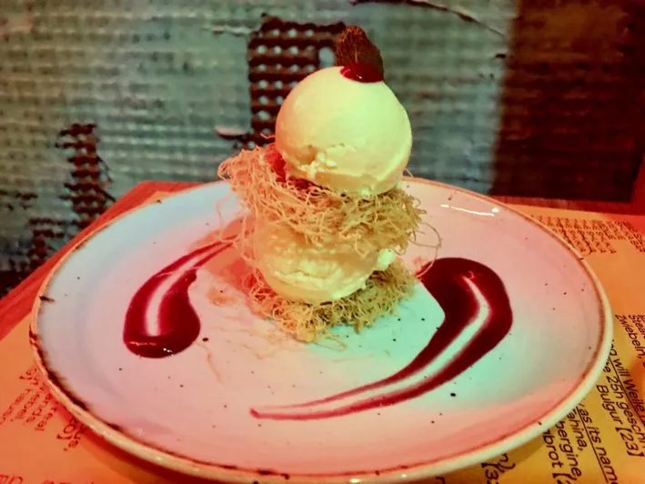 Kadaif-Dessert bei Bar Shuka.