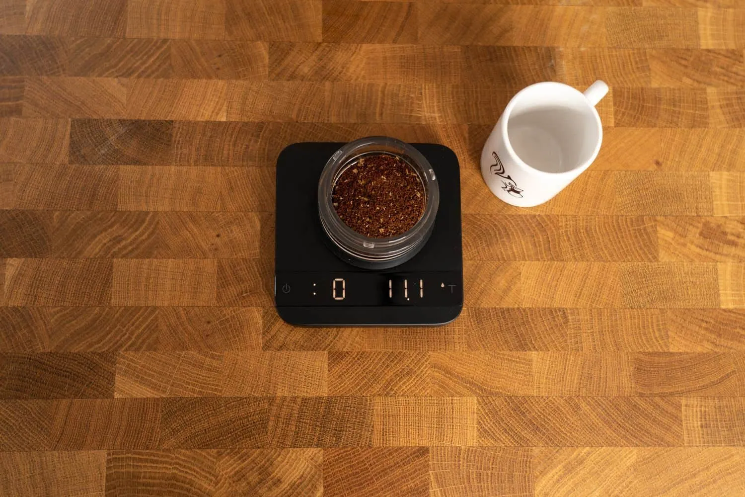 Kaffeewaage Kaffeepulver abwiegen von oben