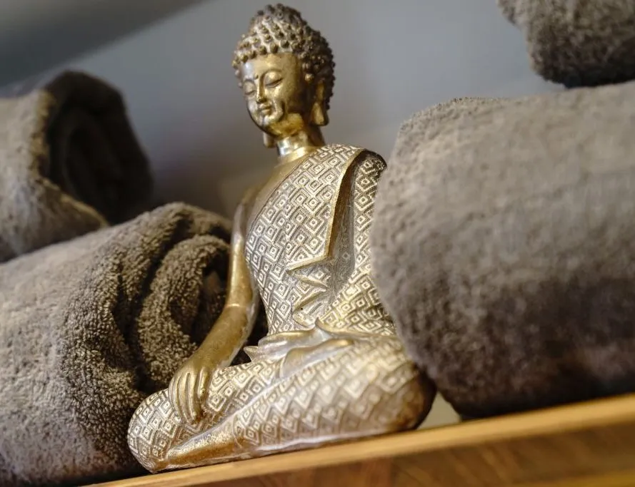 Kanu am Bootsanleger des Baumhaushotels