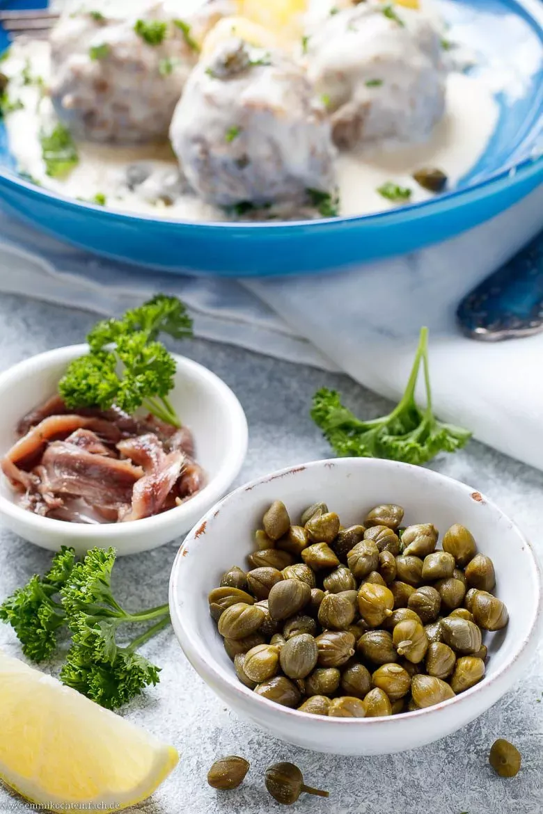 Kapern und Sardellen-Filets sind Zutaten - www.emmikochteinfach.de