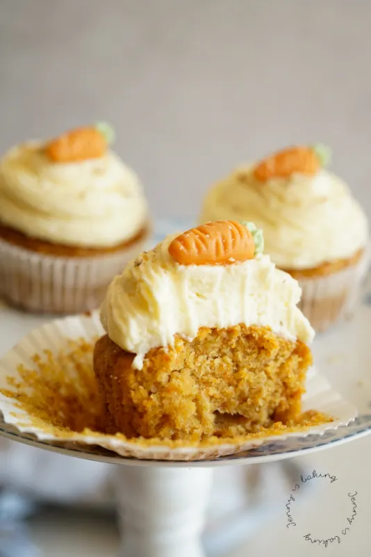 Karottenmuffins mit Zimt und Walnüssen