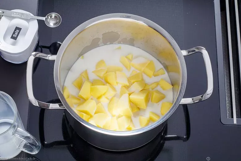 Kartoffeln in Milch kochen für Püree
