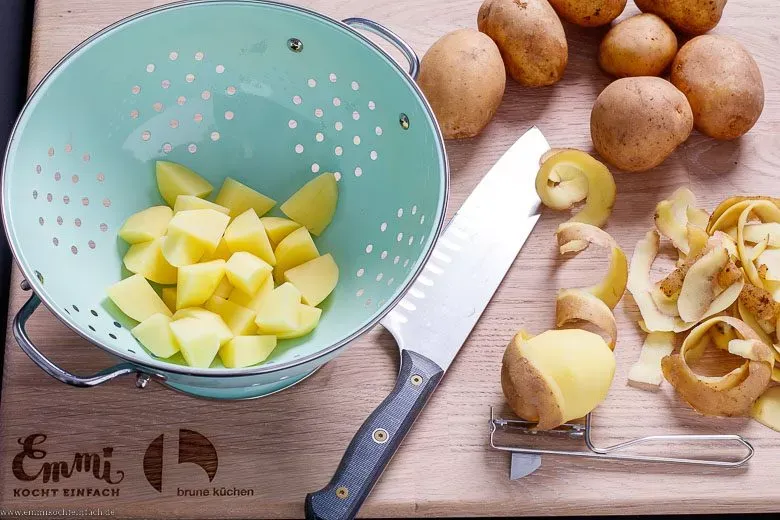 Kartoffeln vorbereiten fürs Püree - www.emmikochteinfach.de