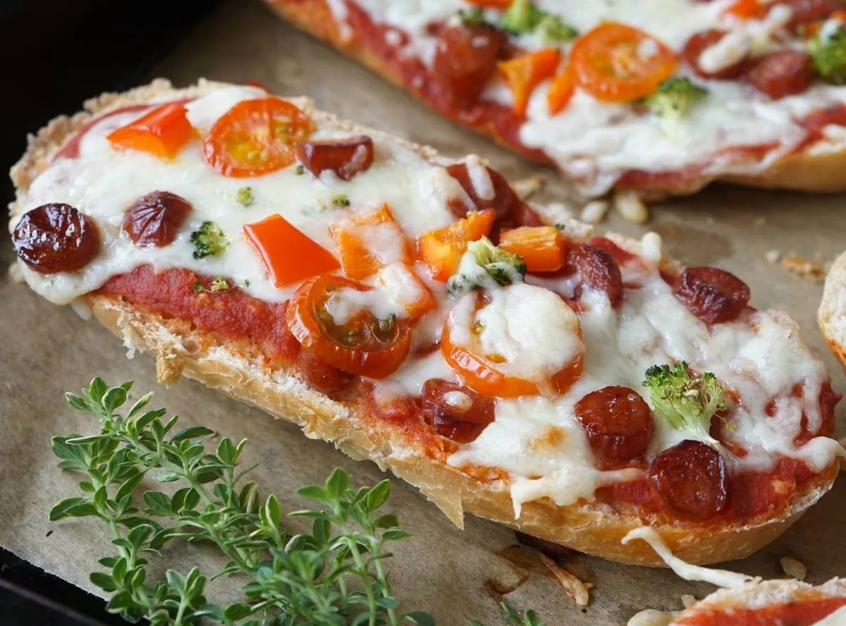 Käsiges Salami Baguette überbacken