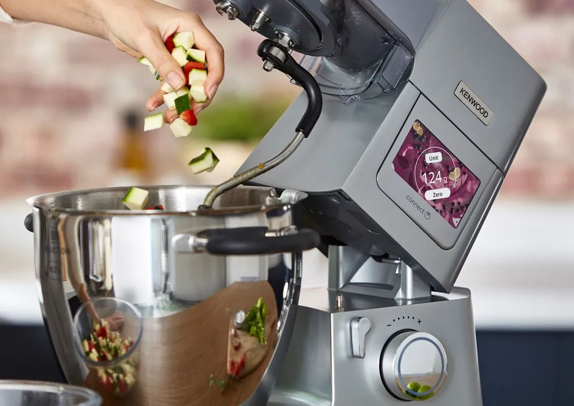 Kenwood Cooking Chef XL mit integrierter Waage, ideal für die Zubereitung von Speisen. Effizient, modern und multifunktional.