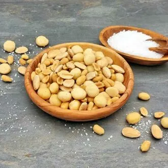 Keto-freundlicher 3-Salznuss-Mix als proteinreicher Snack