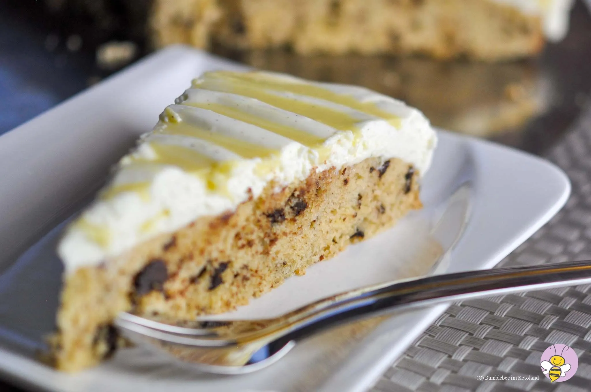 Ketogene Eierlikör-Torte ohne Mehl und Zucker