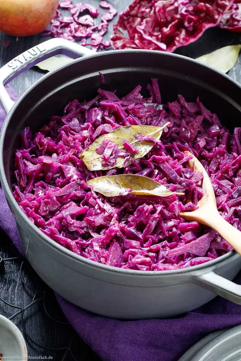 Klassischer Rotkohl ganz einfach - www.emmikochteinfach.de