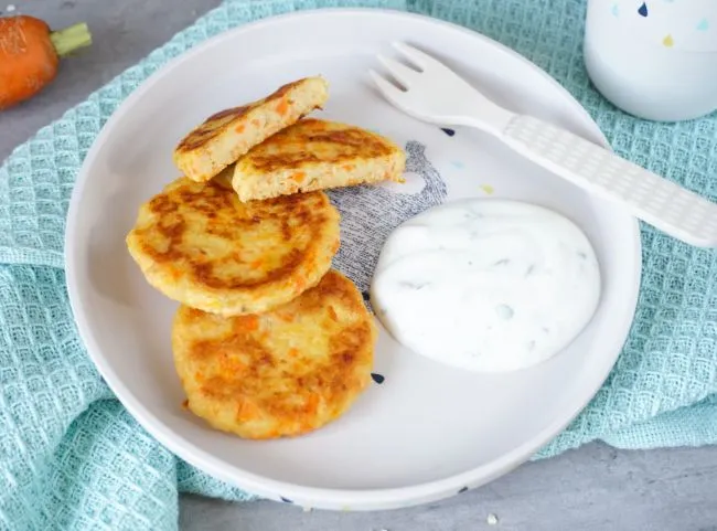 Kleine Kartoffel-Möhren-Taler als breifreie Beikost für Babys