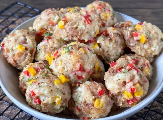 Kleine Pizza Bällchen, ideal als Party-Snack