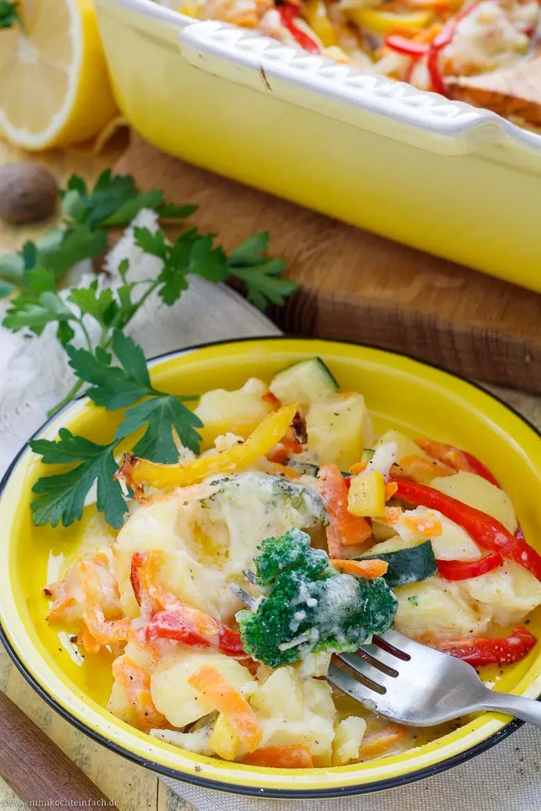 Knusprige Käsekruste auf dem Gemüseauflauf