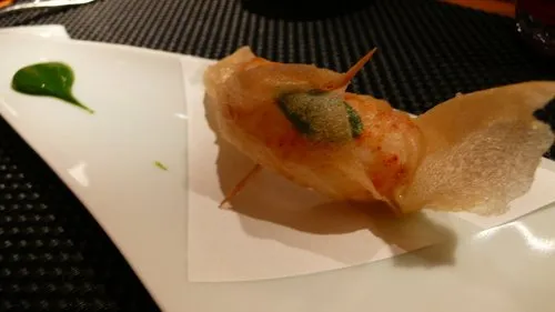 Knusprige Langustinen-Papillote mit Basilikumpesto