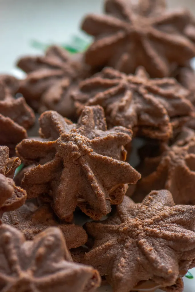 Knusprige Nougat-Tuffs – unwiderstehliche Weihnachtskekse mit Nougatkern