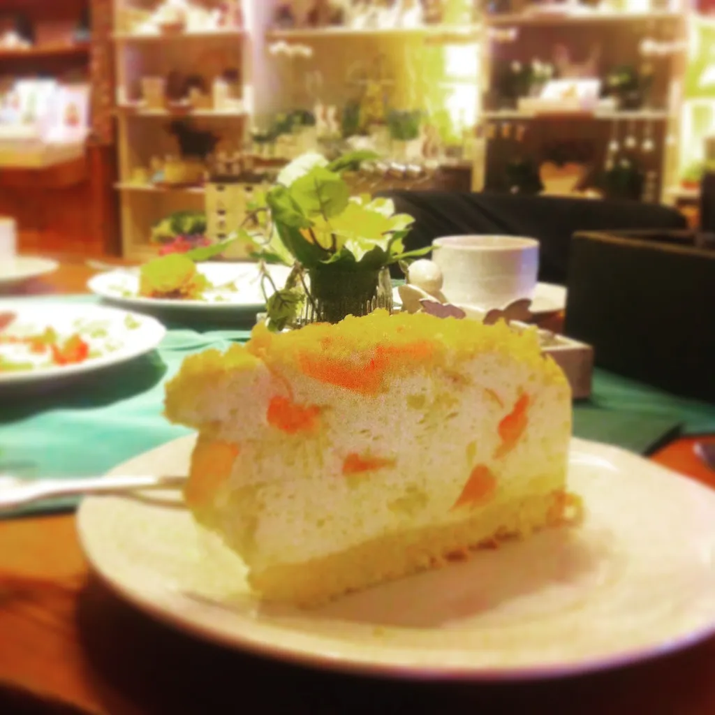 Köstliche Kuchen und Torten im Café der Schäferei Rolfs: Ein Genuss für jeden Gaumen.