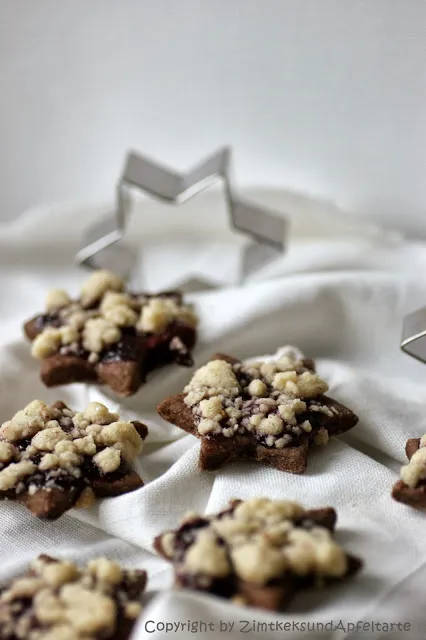 Köstliche Schokoladen-Streusel-Sternchen, ein beliebtes und einfaches Rezept für Weihnachtsgebäck