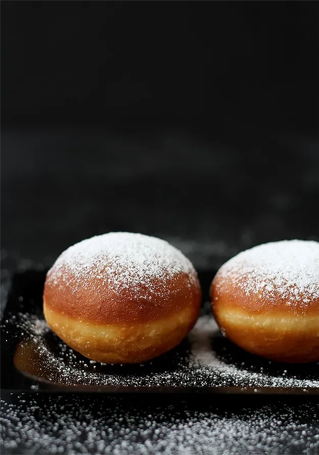 Krapfen mit Aprikosenmarmelade füllen