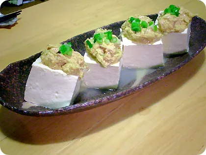 Kreative vegetarische Sushi-Kreation mit Tofu und Myoga