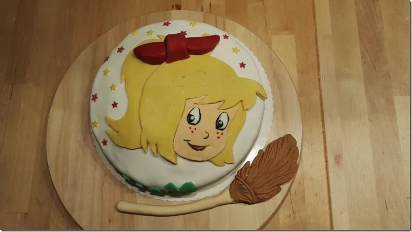 Kreativer Bibi Blocksberg Kuchen mit Kartoffelbrei-Motiv