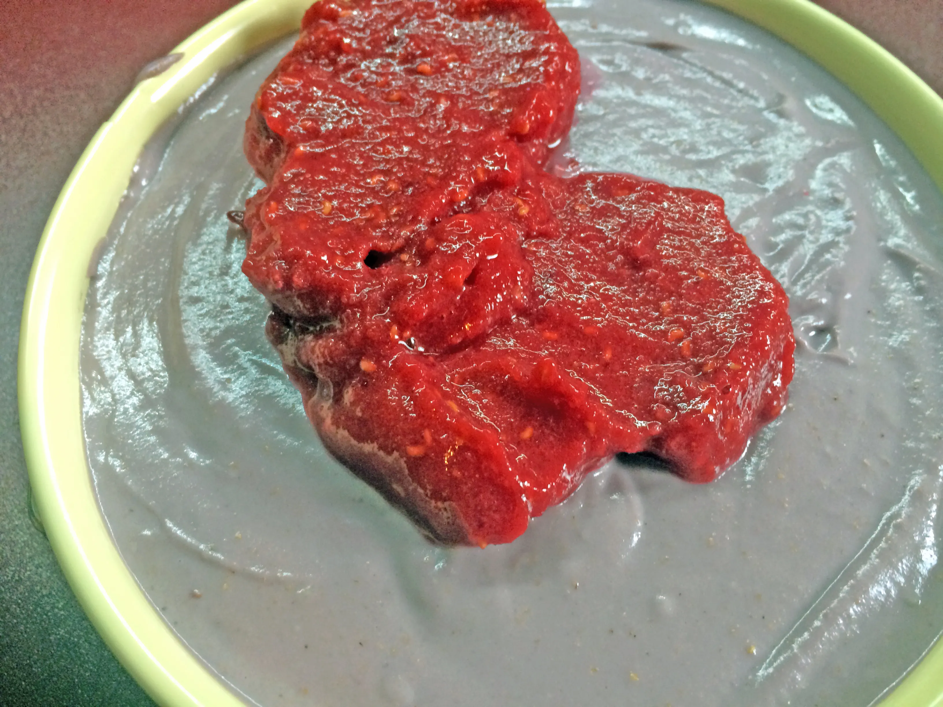 Kuchen mit Himbeer-Topping