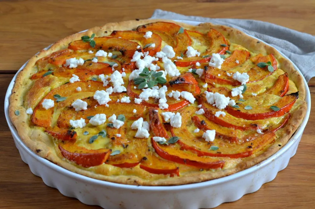 Kürbistarte mit herbstlichem Orange