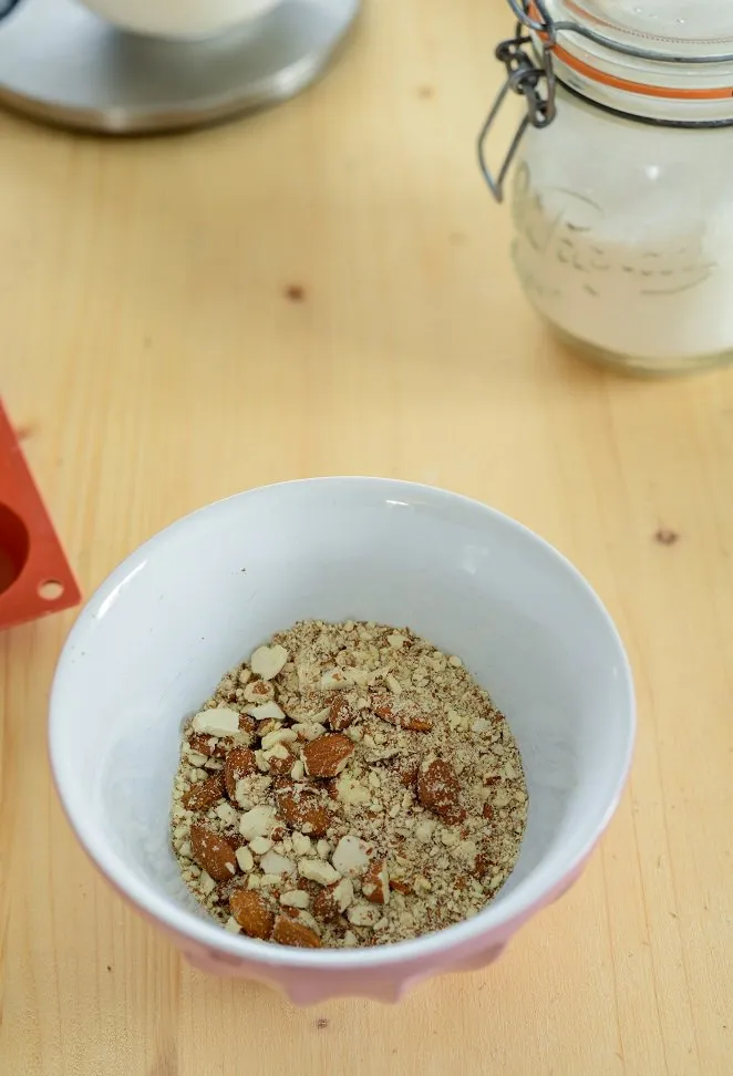 Kurz gemixte Mandeln für Florentiner, die perfekte Konsistenz für das Nusskaramell.