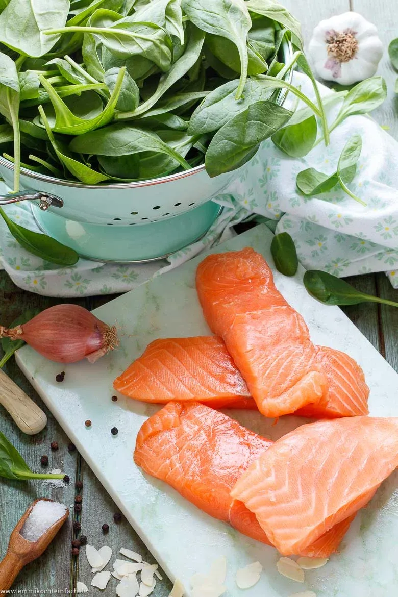 Lachs auf Spinatbett im Ofen