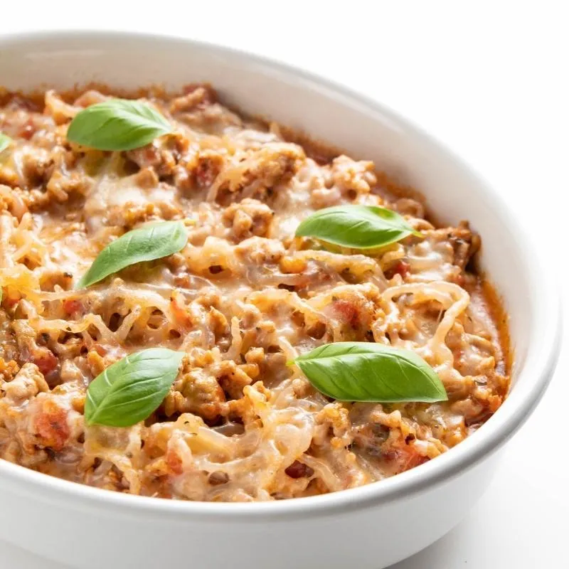 Leckerer Low Carb Bolognese Auflauf mit Käse überbacken