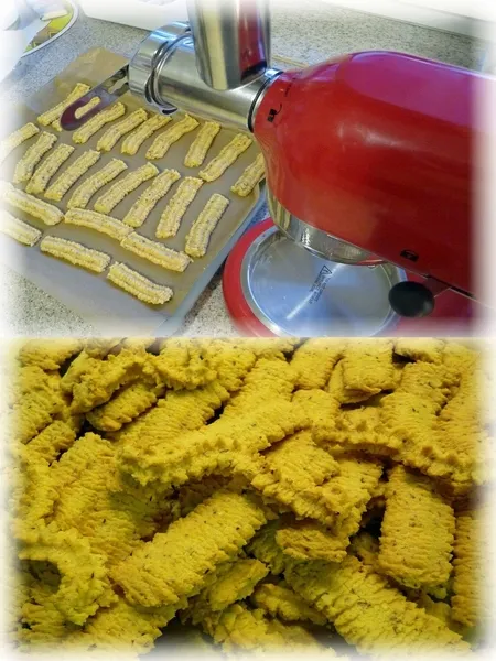 Leckeres, frisch gebackenes Spritzgebäck, ein weihnachtlicher Klassiker