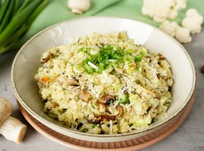 Leckeres Low Carb Risotto mit Blumenkohl und Parmesan