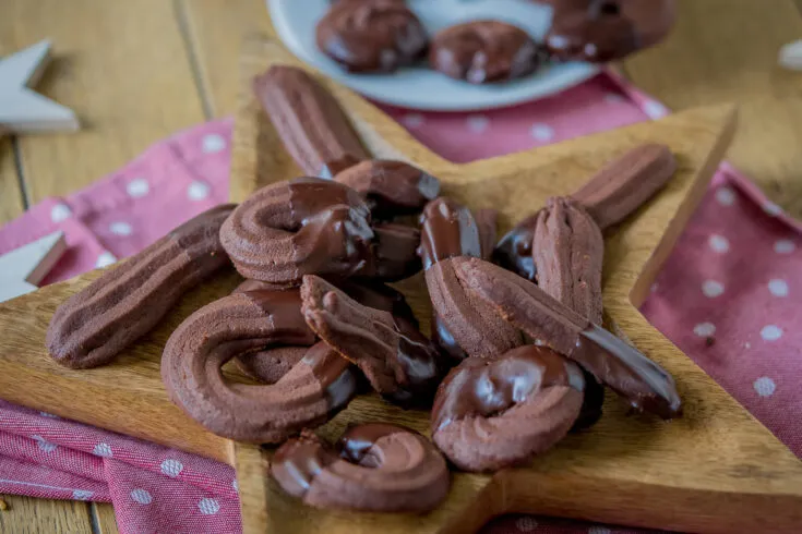Leckeres Schokoladen Spritzgebäck für die Weihnachtszeit.