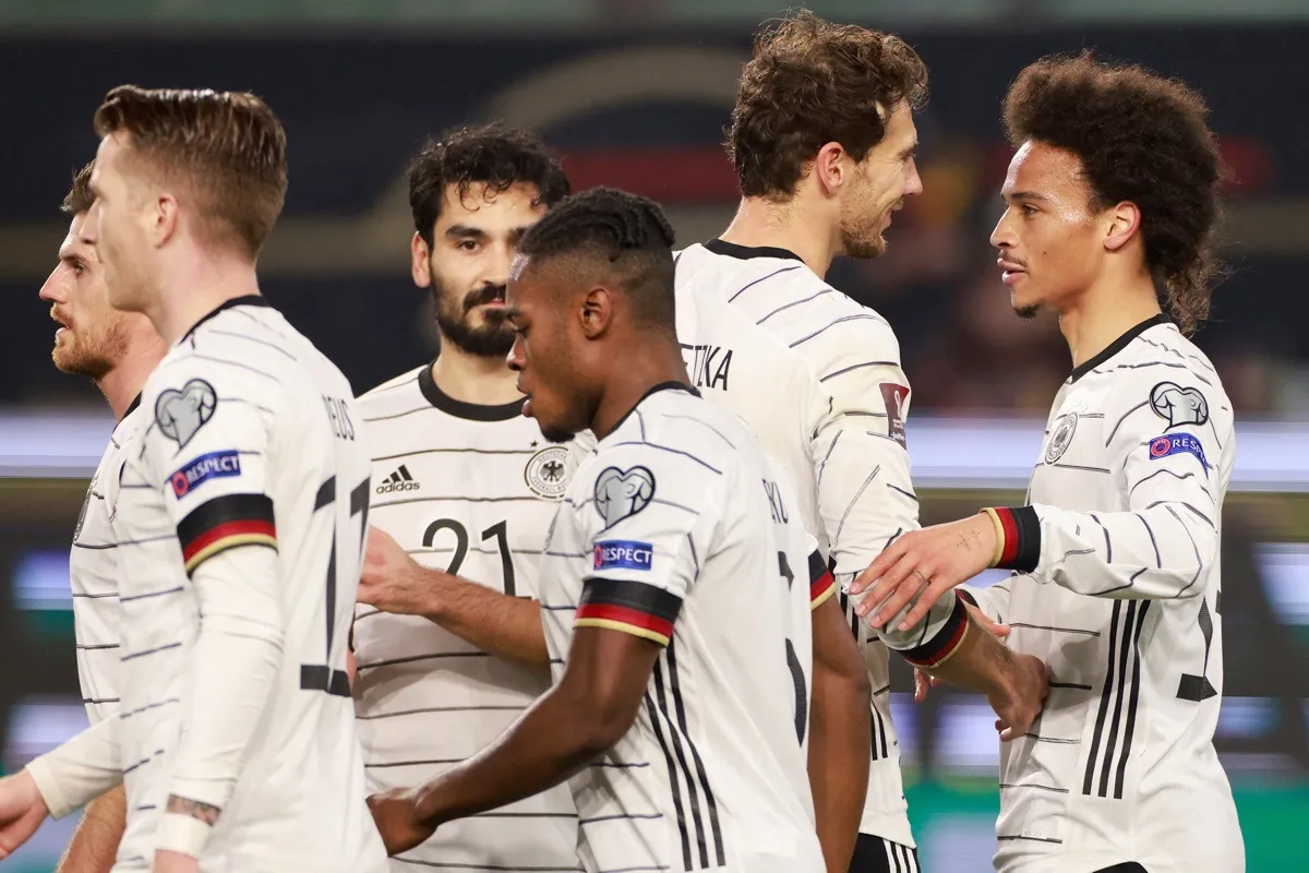 Leroy Sané jubelt nach Torerfolg im WM-Qualifikationsspiel 2022 gegen Liechtenstein