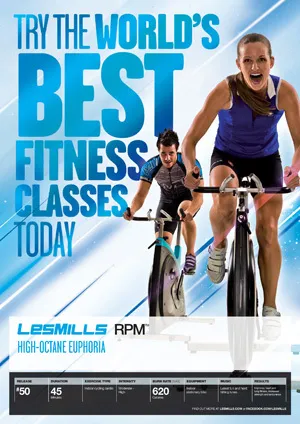 Les Mills RPM 50 Logo und Indoor-Cycling-Teilnehmer beim intensiven Training