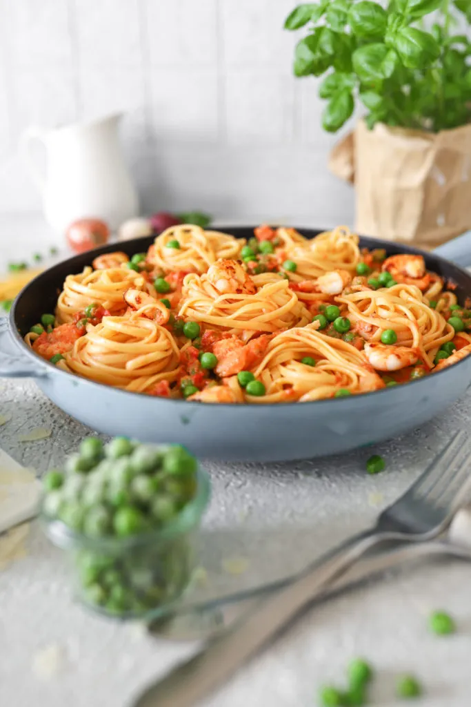 Linguine mit Erbsen und Garnelen