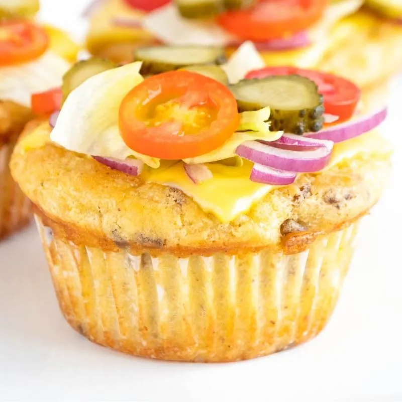 Low Carb Cheeseburger Muffins als herzhafter Snack oder Party-Appetizer