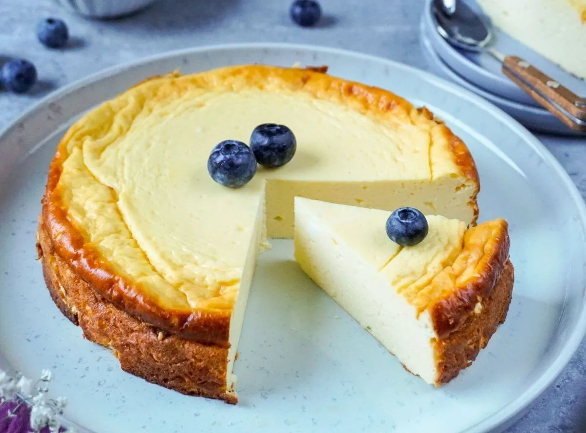 Low Carb Käsekuchen mit cremiger Füllung