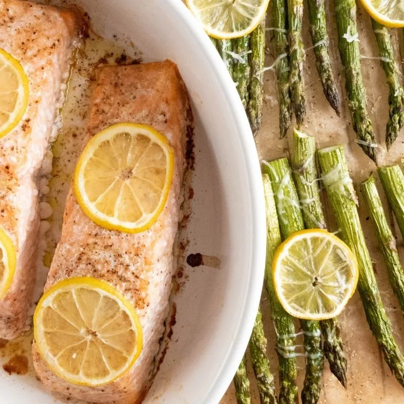 Low Carb Lachs &amp; grüner Spargel aus dem Ofen - perfektes Keto Abendessen Mobile Featured Image