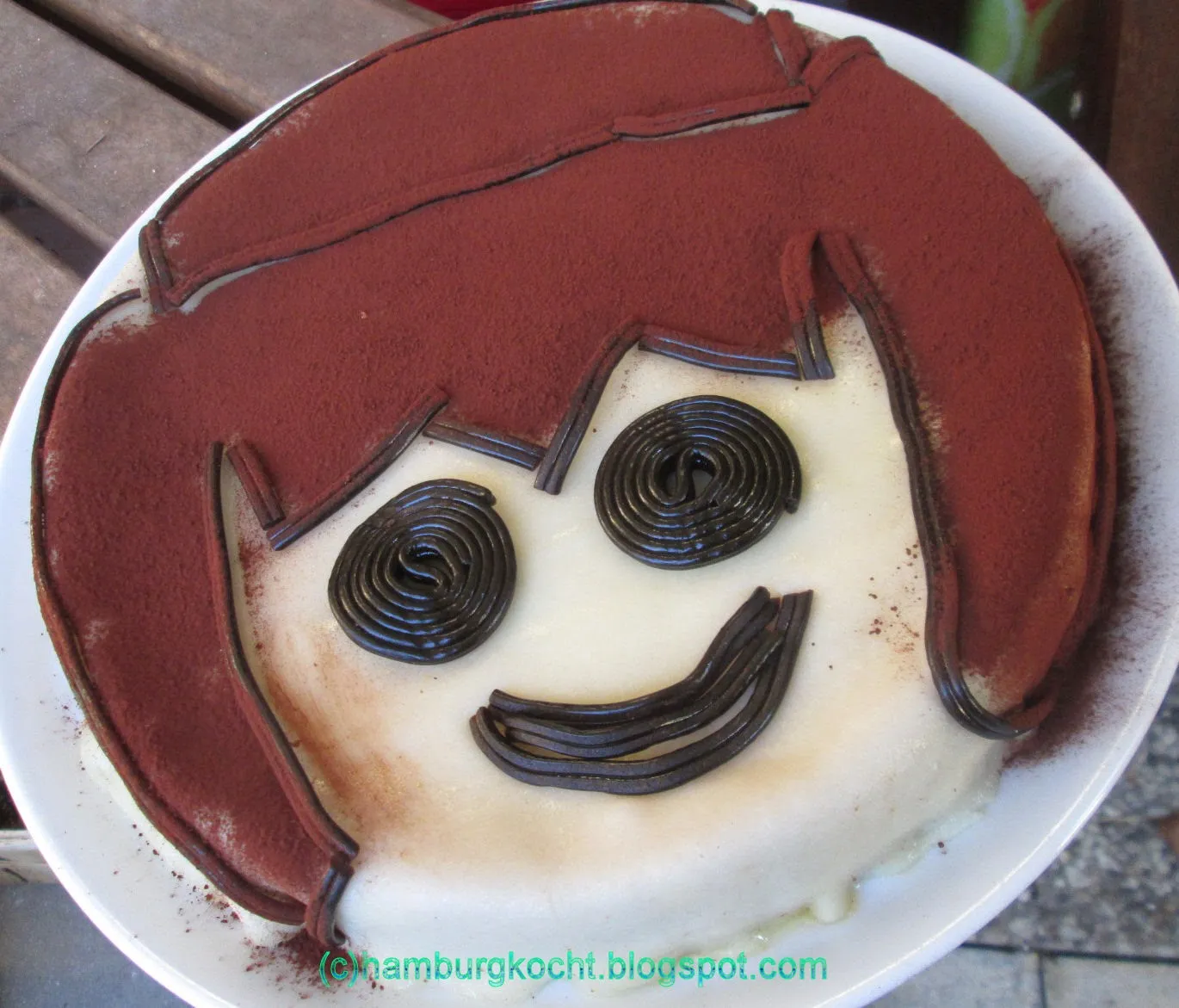 LSD-Trip Playmobil Geburtstagskuchen mit Marzipan und Lakritzschnecken