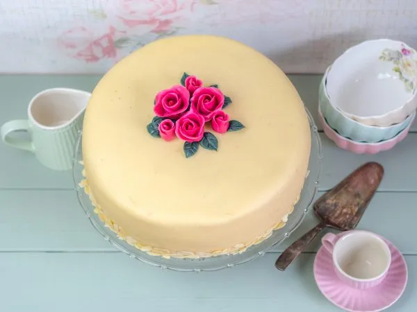 Lübecker Marzipantorte mit Nusssahne-Füllung