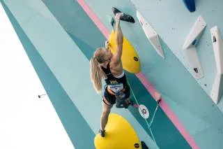 Lucia Dörffel beim Lead-Training in Paris