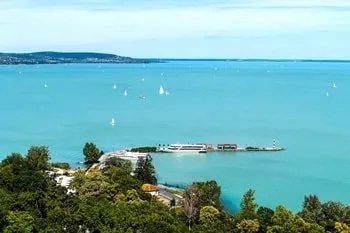 Luftaufnahme des Balaton (Plattensee) in Ungarn