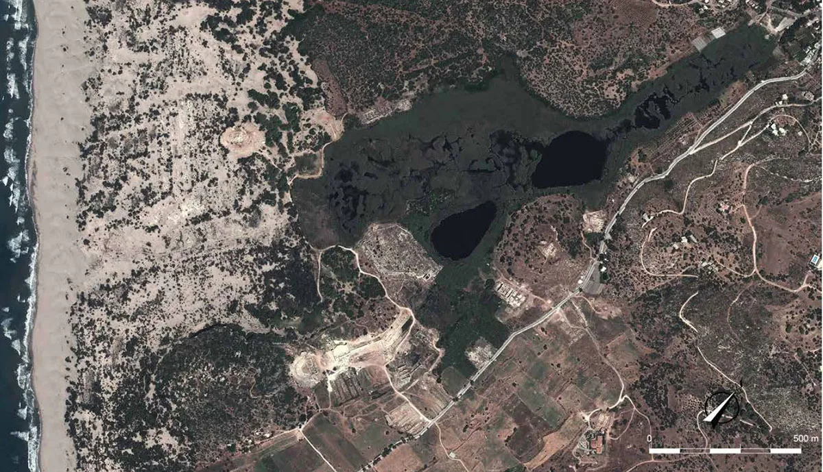 Luftaufnahme des heutigen Patara, die die versandete Bucht zeigt.