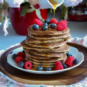 Luftige Buttermilch-Pancakes, eine leckere Alternative zu gesunden Waffeln.