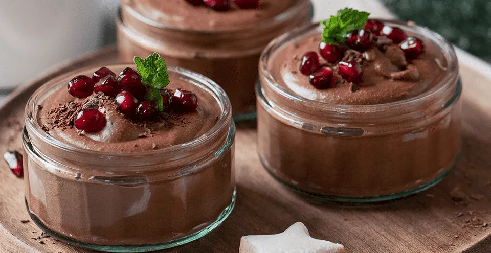 Luftiges Schokoladenmousse zum Löffeln, ein verführerischer Abschluss jedes Essens