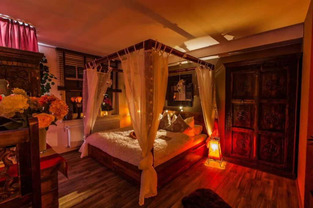 Luxus-Whirlpool auf der Terrasse der Marrakesch-Lounge