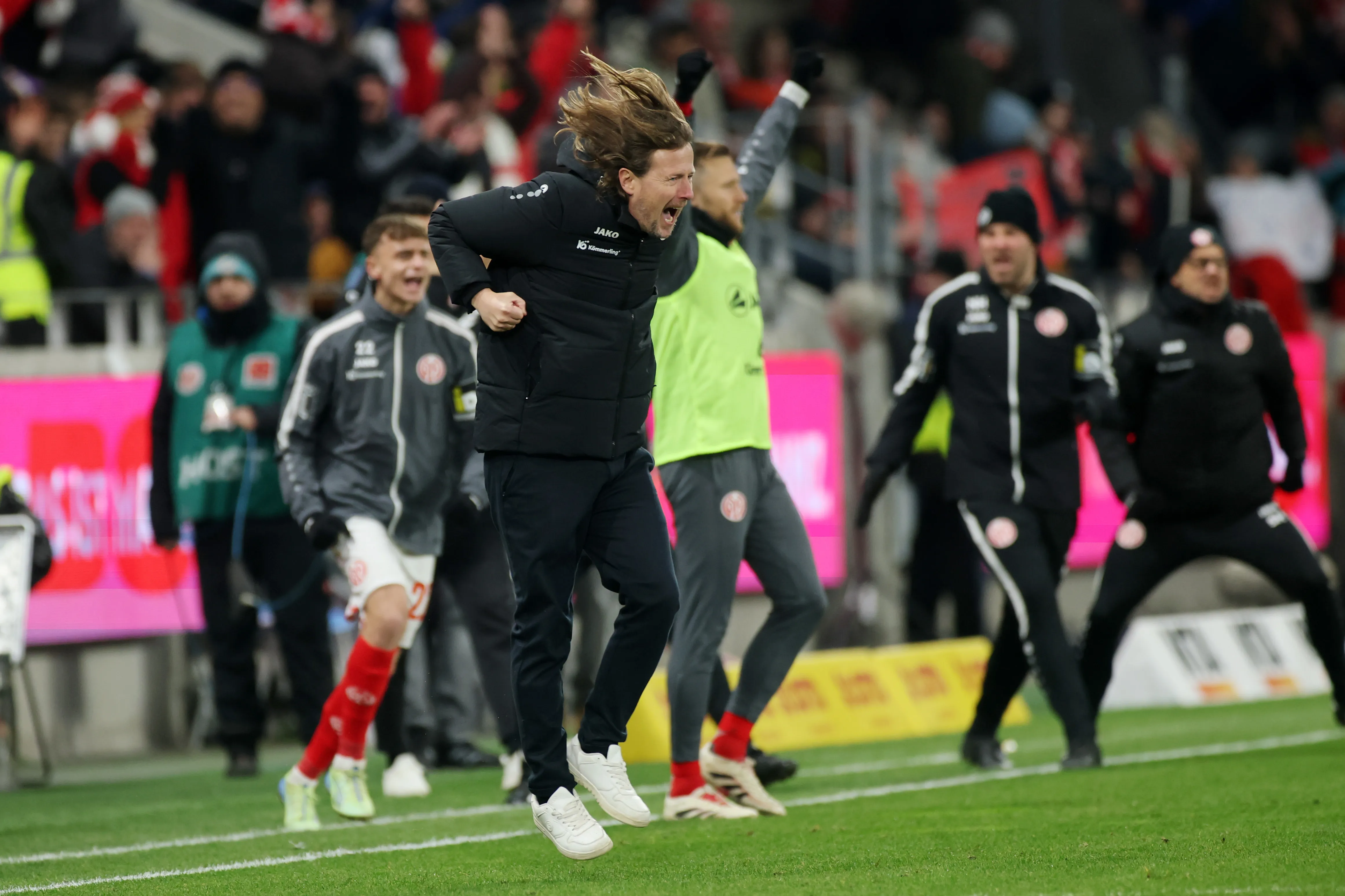 Mainz 05 Spieler jubeln nach Tor gegen Bayern München in der Bundesliga