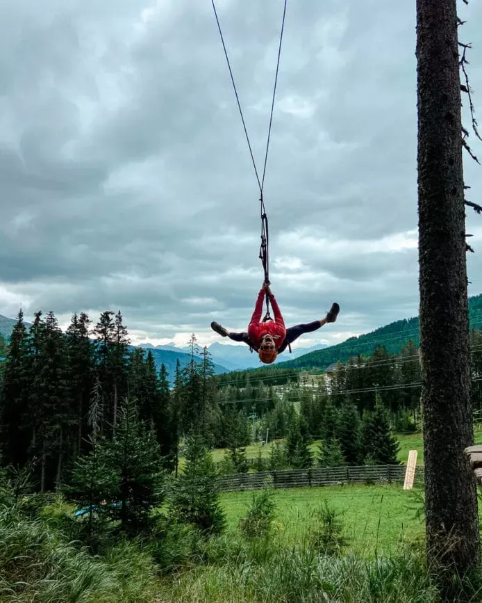 Malerische Berglandschaft am Katschberg in Österreich, perfekt für Familienwanderungen im Sommer.