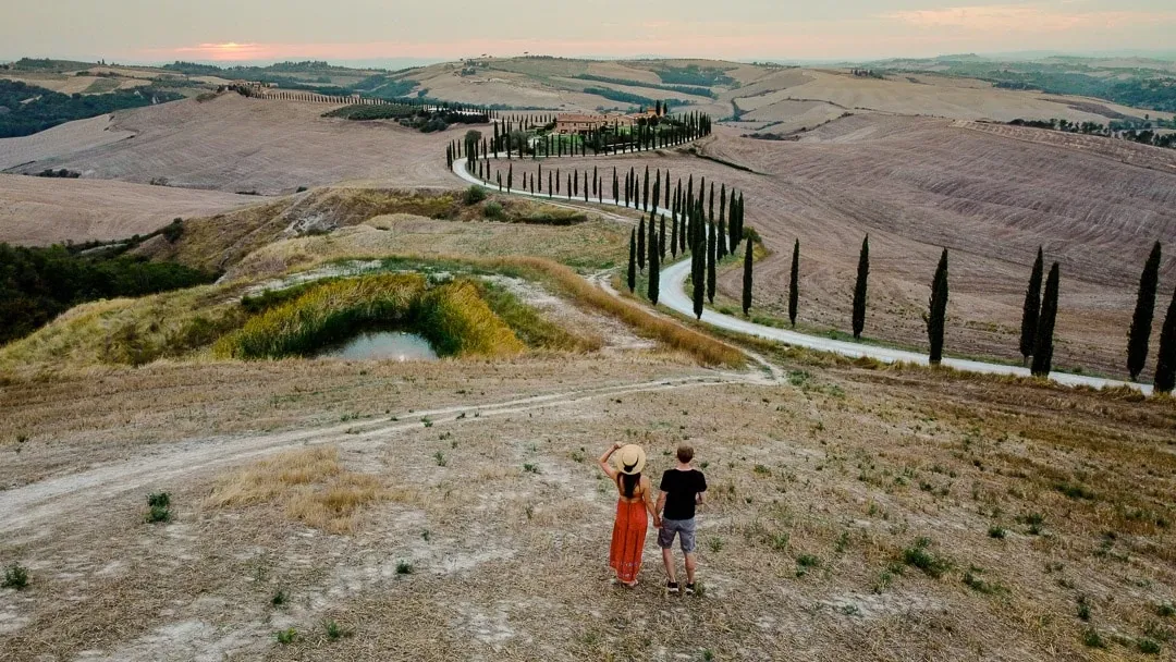 Malerische Landschaft der Toskana, eine Region in Italien, die mit ihrer Schönheit viele Besucher anzieht.
