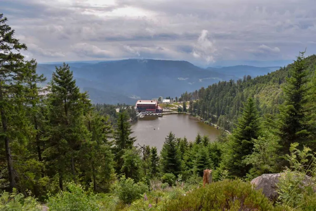 Malerische Wanderung vom Mummelsee zur Hornisgrinde, eine Top-outdoor aktivität im Schwarzwald